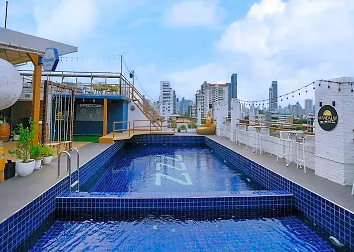 Oriental Hotel 5*
